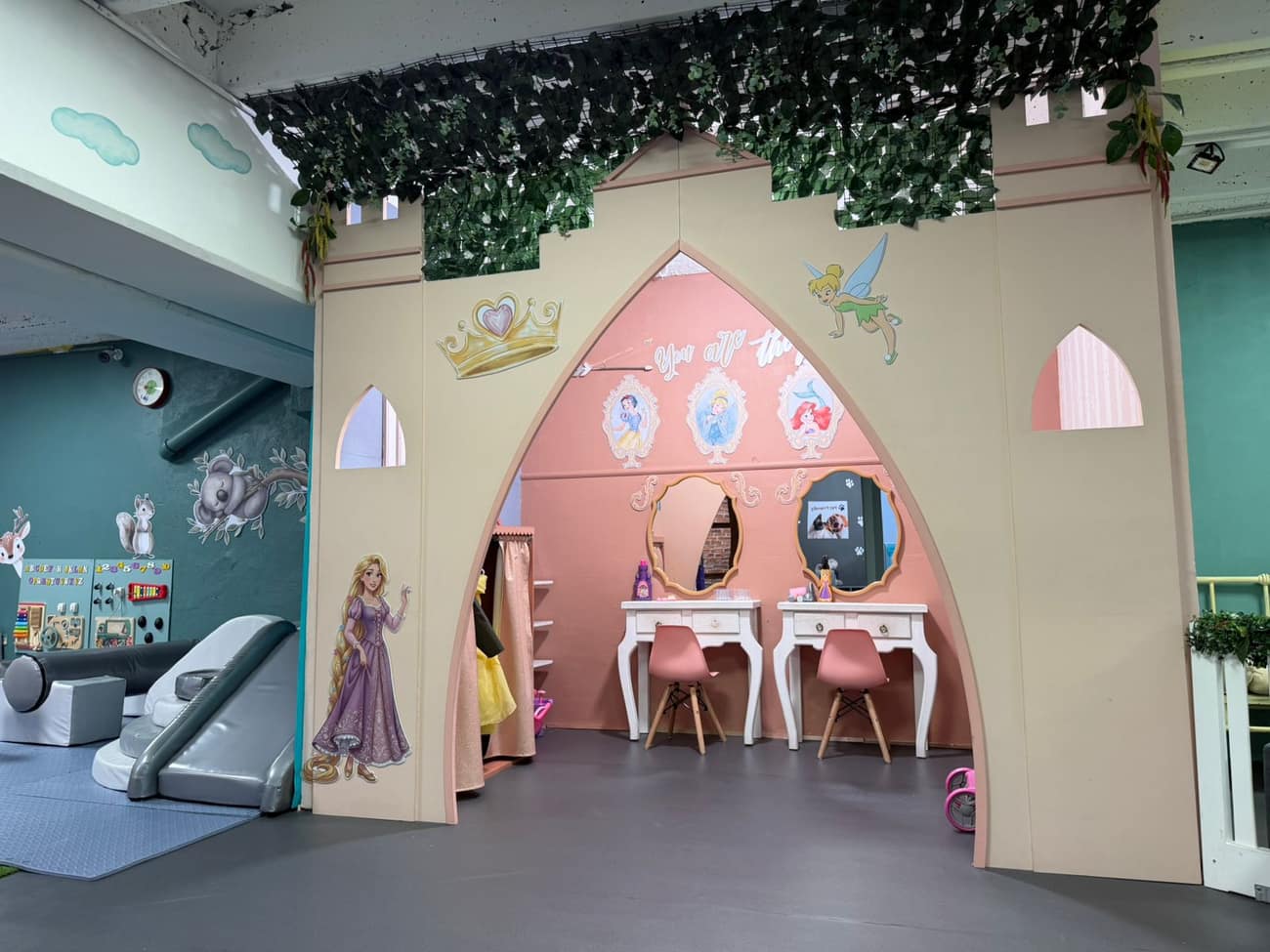 Castillo de princesas y salón de belleza
